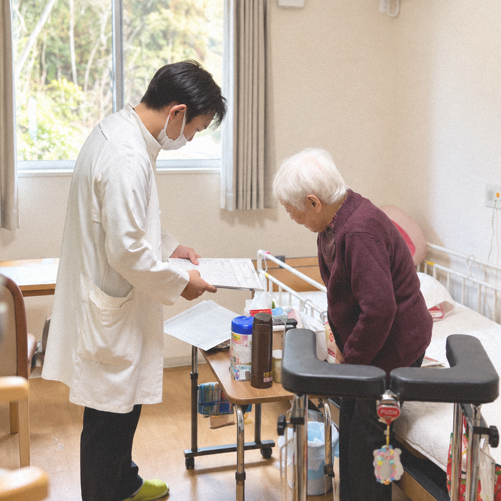 千樹の杜で医師による訪問診療を受ける様子